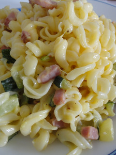 Foto principal de Espirales con carbonara de calabacín y beicon