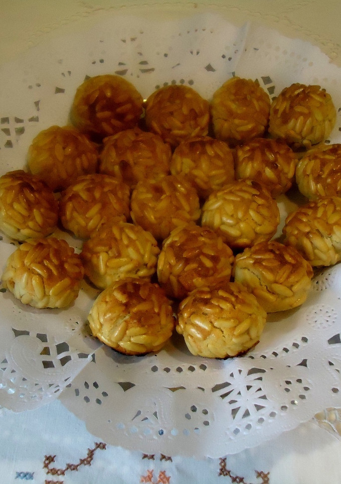 Una foto de Empiñonados (panellets)