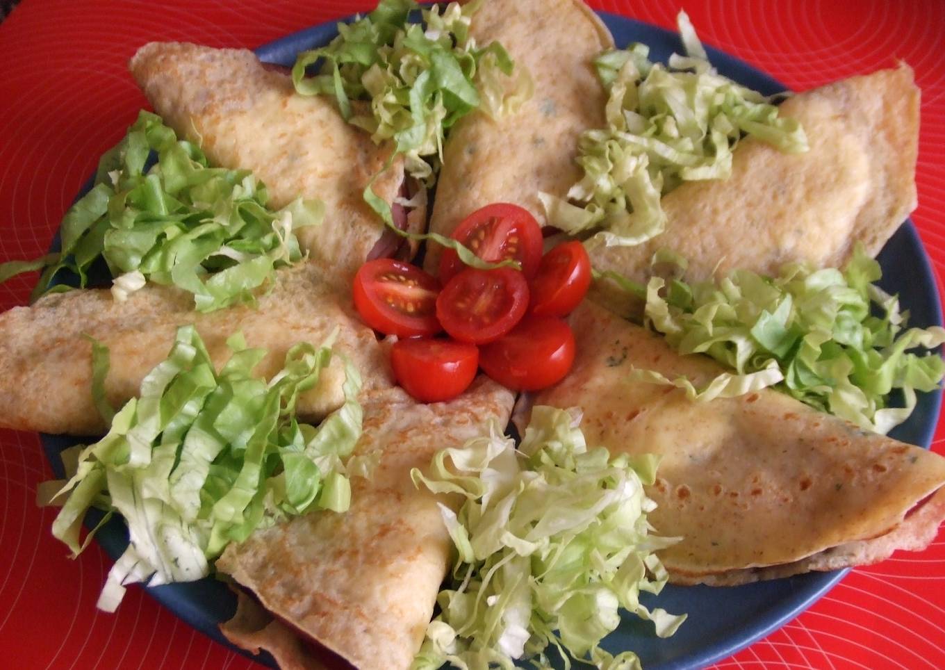 Minicrepes rellenas de carne de reno y espárragos