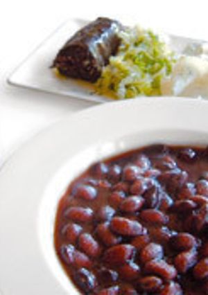 Una foto de Alubias de Tolosa con berza y morcilla