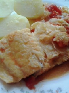 Una foto de Bacalao con tomate súper fácil
