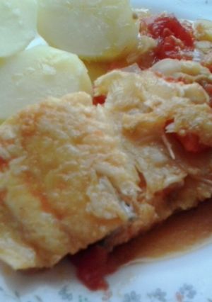 Una foto de Bacalao con tomate súper fácil