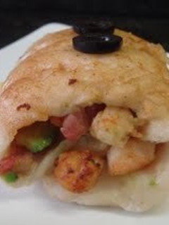 Una foto de Lenguado relleno de camarón y espinacas con salsa de ajo