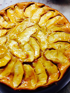 Una foto de Bizcocho jugoso de manzana fácil