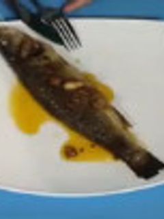 Una foto de Lubina al horno
