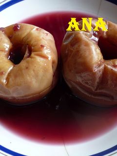 Una foto de Manzanas al vino tinto en microondas