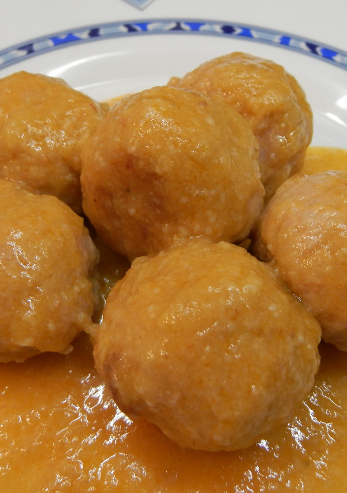 Una foto de Albóndigas de pollo en salsa de calabaza y puerro