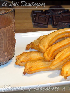 Una foto de Churros y chocolate a la taza