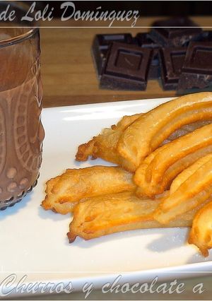 Una foto de Churros y chocolate a la taza