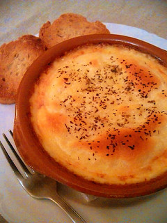 Una foto de Provolone con salsa boloñesa