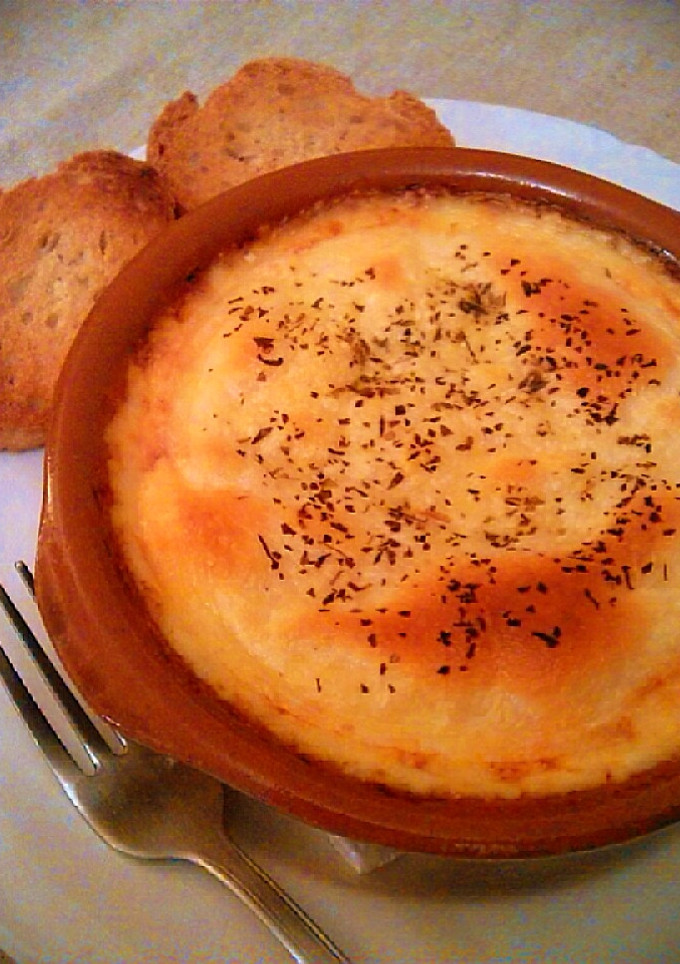 Una foto de Provolone con salsa boloñesa
