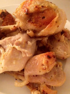 Una foto de Pollo con mostaza y cerveza