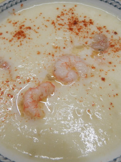 Una foto de Crema de calabacín con gambas