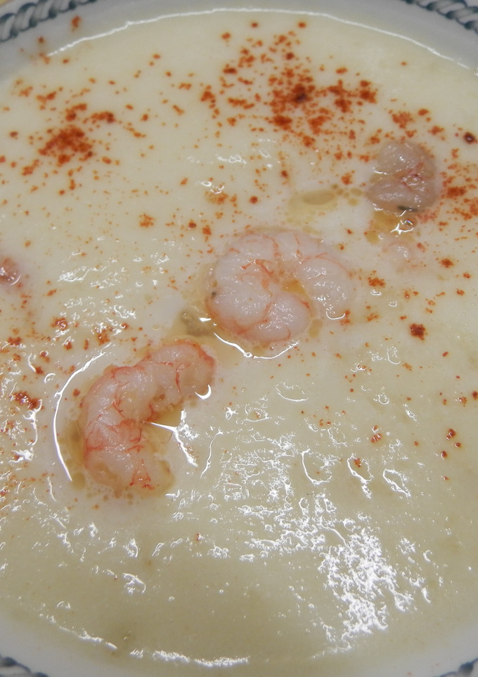 Una foto de Crema de calabacín con gambas