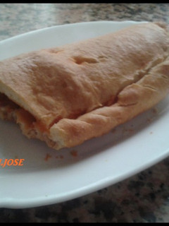 Una foto de Pan preñao con queso bejes de Tresviso y chorizo de Potes