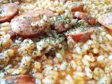 Arroz con salchichas cocidas