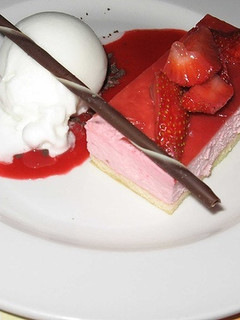 Una foto de Bavarois de Fresa y Piña