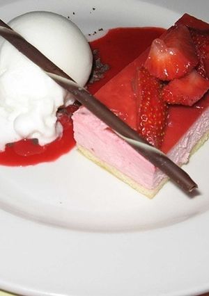Una foto de Bavarois de Fresa y Piña