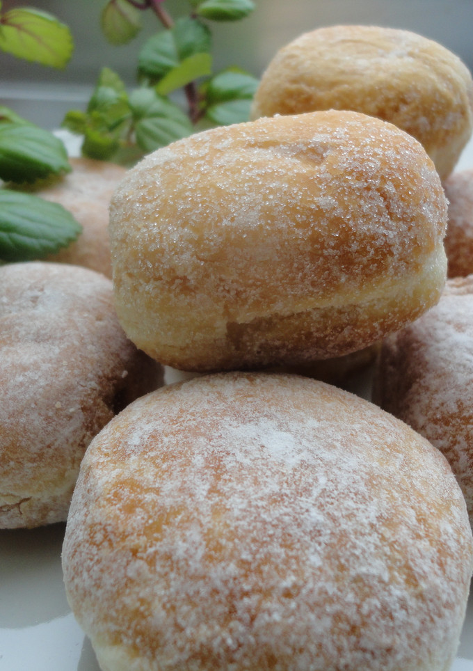 Una foto de Faschingskrapfen o buñuelos a la vienesa