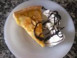 Tarta de manzana con helado