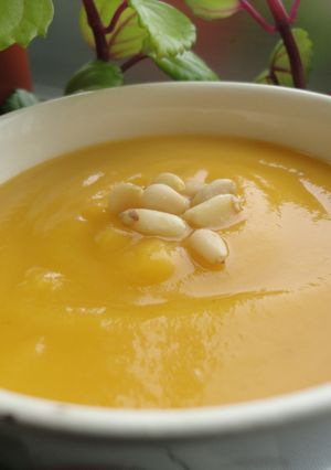 Una foto de Puré de calabaza y pera