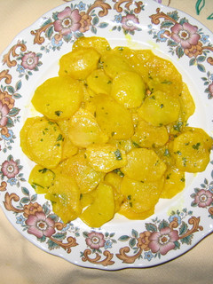 Una foto de Patatas al ajillo