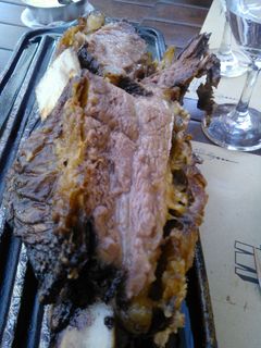 Una foto de Asado a la cruz de costillar de vaca