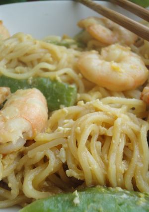 Una foto de Fideos con gambas y judías