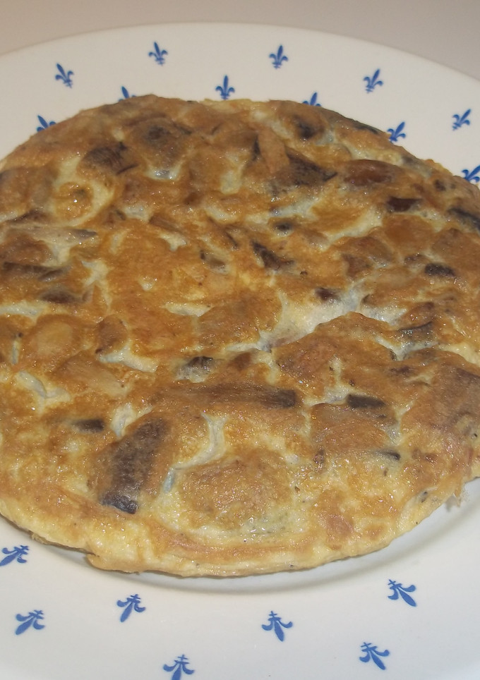 Una foto de Tortilla de esclatasangs y champiñones