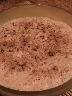 Una foto de Mousse de frutilla súper fácil