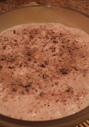 Una foto de Mousse de frutilla súper fácil