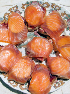 Una foto de Canapés de salmón con queso de Burgos