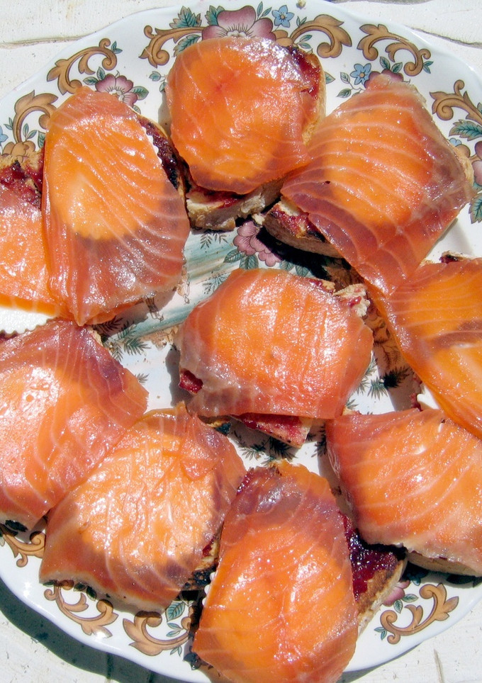 Una foto de Canapés de salmón con queso de Burgos