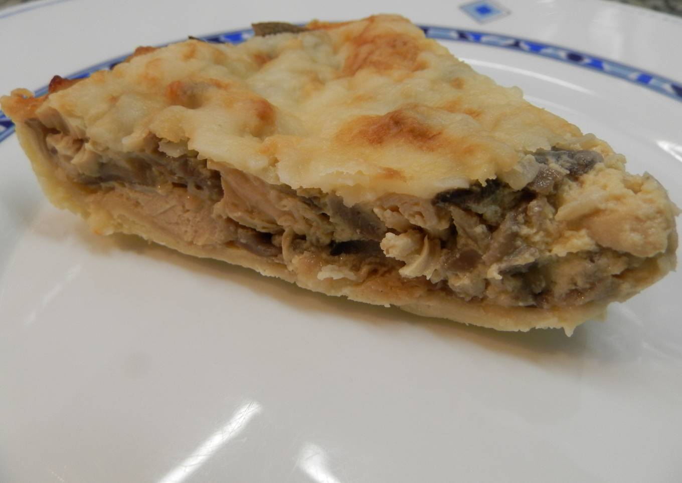 Quiche de pollo, setas y champiñones<br />