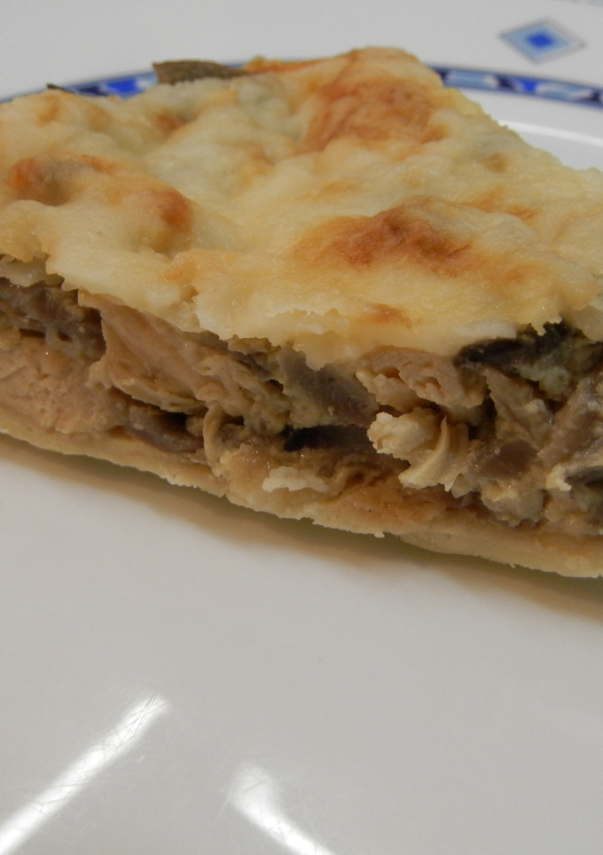 Una foto de Quiche de pollo, setas y champiñones