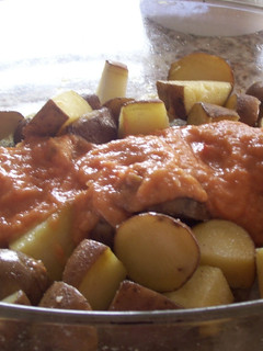 Una foto de Patatas asadas con salsa picante