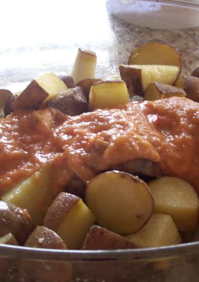 Una foto de Patatas asadas con salsa picante