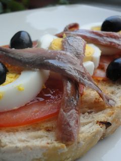 Una foto de Tosta estilo pan bagnat
