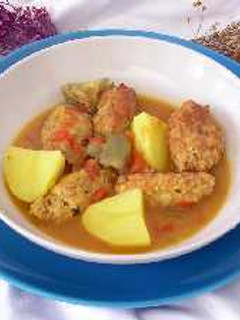 Una foto de Albóndigas de bacalao guisadas con patatas