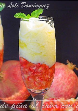 Una foto de Sorbete de piña al cava con granada
