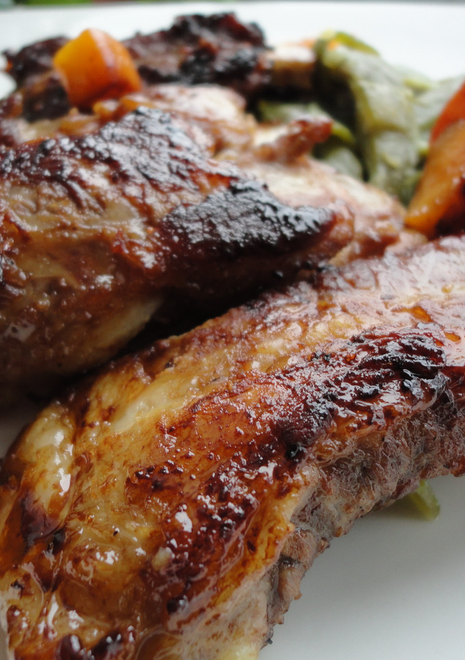 Una foto de Costillas ibéricas con melocotón y salsa hoisin