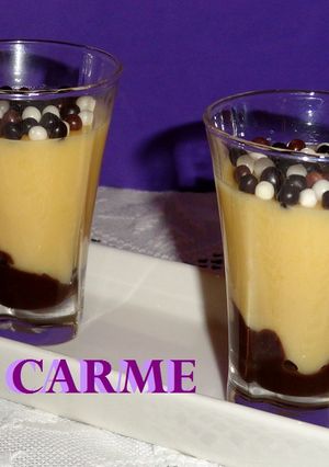 Una foto de Crema de nectarina con chocolate
