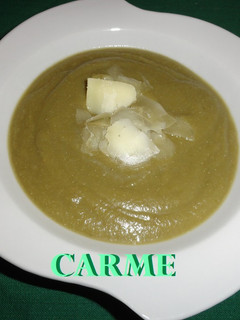 Una foto de Crema de berenjena y espárragos trigueros