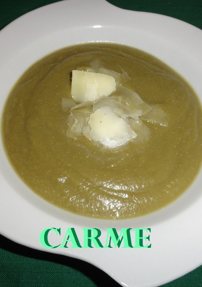 Una foto de Crema de berenjena y espárragos trigueros