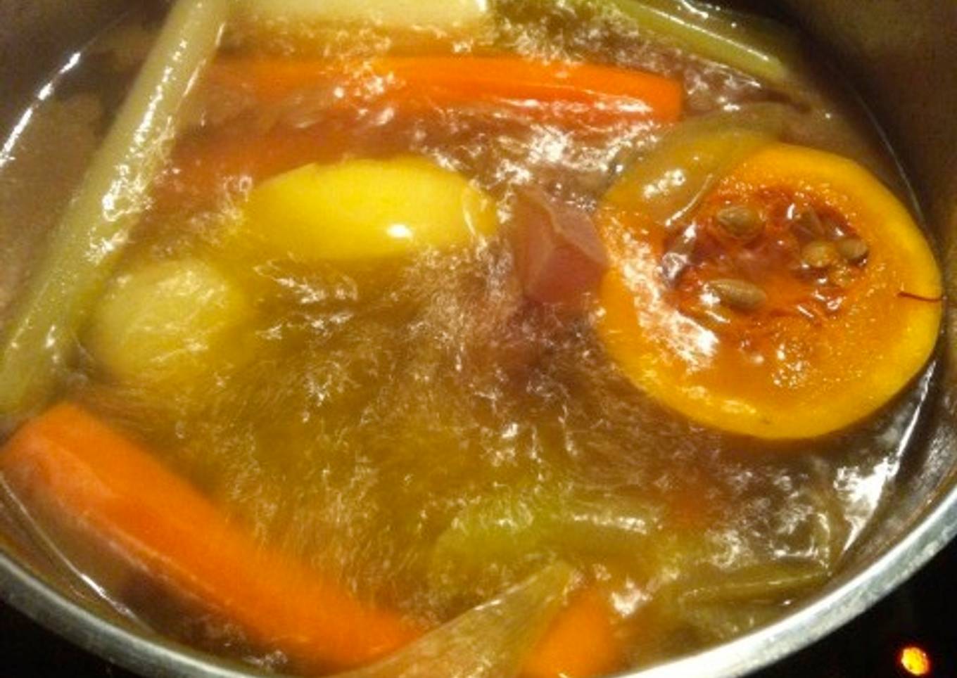 Caldo de verduras casero con jamón