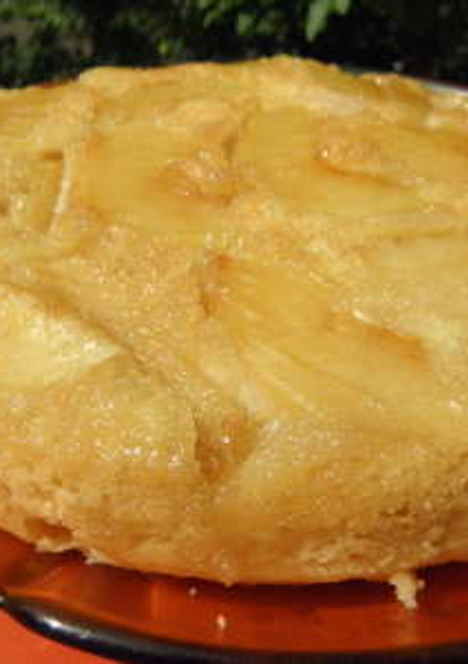 Una foto de Tarta de manzana invertida con crema de leche