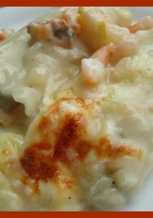 Una foto de Canelones con marisco