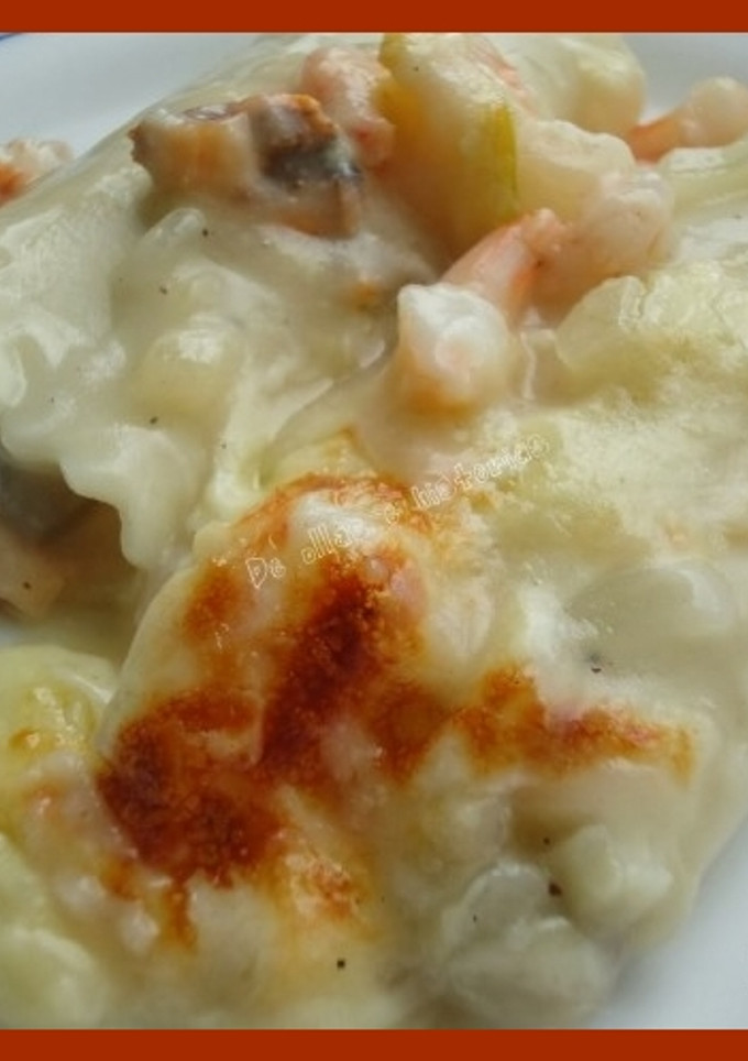 Una foto de Canelones con marisco