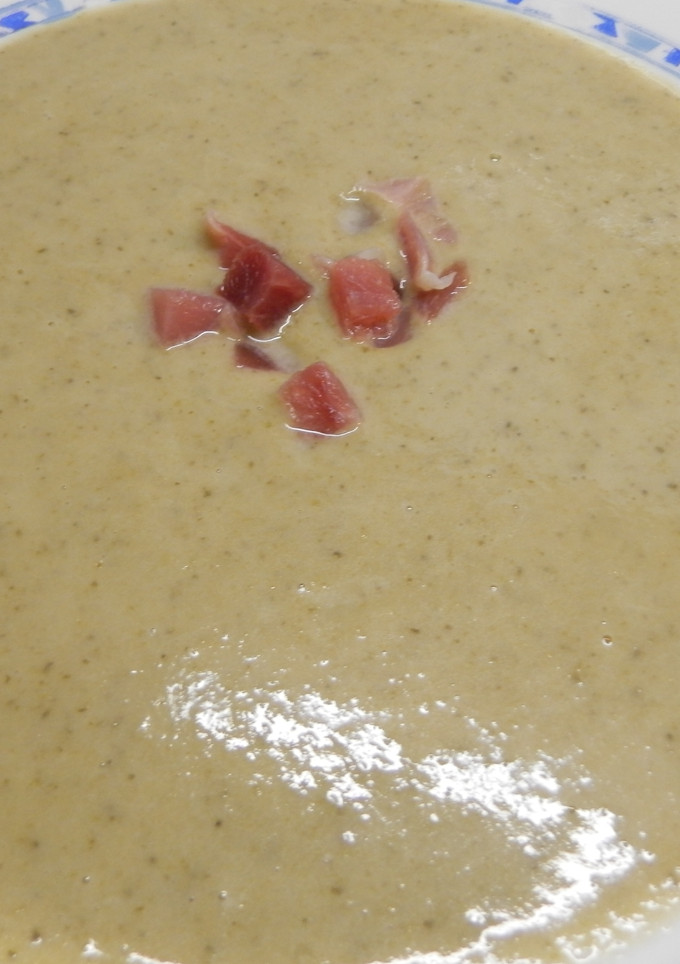 Una foto de Crema de brécol y judías verdes