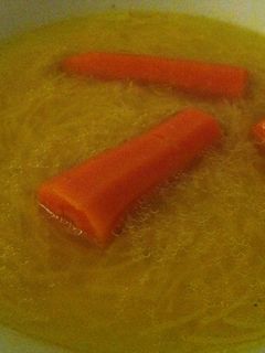 Una foto de Sopa de fideos con caldo de verduras